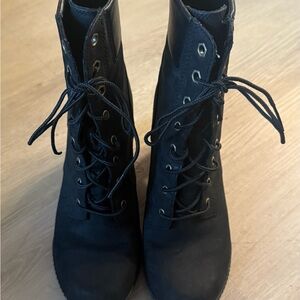 Stylish Black Lace-Up Women's Boots
